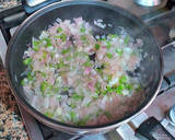 Foto del paso 4 de la receta: Cazuela alexis Urrutia de chipirones rellenos y langostinos