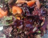 Foto del paso 5 de la receta: Merluza al horno con ensalada