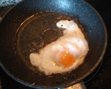 Foto del paso 1 de la receta: Huevos fritos con chorizo