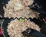 A picture of step 1 of Chicken Mince with fresh green peas.