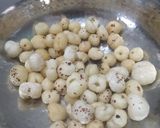 मखाना खीर (Makhana kheer recipe in marathi) रेसिपी स्टेप 1 फोटो