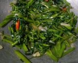Foto langkah ke 4 dari resep Tumis Kangkung Saus Tiram.