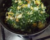 Foto del paso 6 de la receta: Espinacas y acelgas con papas frita acompañado con mote de maíz