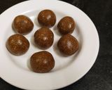 "गुळ शेंगदाणे लाडू"(Gul Shengdane Ladoo Recipe In Marathi) रेसिपी स्टेप 3 फोटो 
