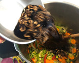 Foto del paso 10 de la receta: Pollo arvejado con champiñones deshidratados