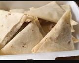 A picture of step 2 of Qeema samosa.