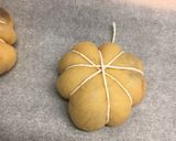 Foto del passaggio 4 della ricetta 🎃Trick or Treat 🎃- mini brioche zucche con marmellata di albicocche