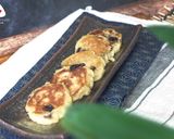Foto langkah ke 4 dari resep Kue Mochi Ubi Isi Kismis さつまいもとレーズンのおやき.