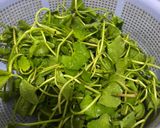 Hình bước làm 1 của món Canh rau má nấu nghêu