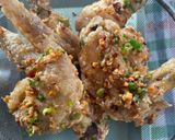รูปขั้นตอนการทำที่ 4 ของ เมนูข้าวกล่อง🍚น่องไก่ทอดคลุกซอสสามรสพริกกระเทียม🧄🌶️ผัดผักบุ้ง🥬🌶️