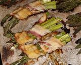 Sóágyon sült csirke, baconbe tekert spárgával recept fázis 2 fotója