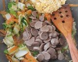 Foto langkah ke 4 dari resep Mi goreng bakso.