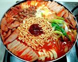 รูปขั้นตอนการทำที่ 3 ของ บูเดชิเก/บูเดจิเก (หม้อไฟเกาหลี) budae jjigae army base stew