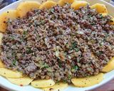 صورة لخطوة 5 من وصفة صينية بطاطا 🍠 باللحمة الناعمة ☺😋