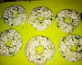 A picture of step 4 of Falhari donuts.