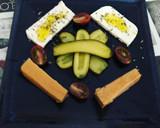 Foto del paso 1 de la receta: Ventresca de atún con queso fresco, pepinillos y cherrys