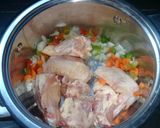 Foto del paso 1 de la receta: Guiso de coditos con alitas