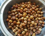 A picture of step 2 of Chana Paratha.