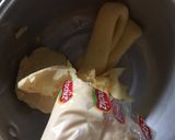 Foto langkah ke 3 dari resep Cheese Cake kukus Rumahan.