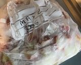 Une image de l'étape 1 de Charlotte à la rhubarbe et pralines roses.