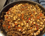 Foto del paso 3 de la receta: Hamburguesas de garbanzos, lentejas y cebollas 🍔🧅🫛🧄🍌🔥