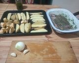 Foto del paso 3 de la receta: Carne al horno con papas y batatas con salsa schug