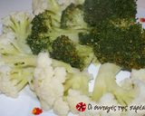 A picture of step 6 of Cauliflower and broccoli with feta cheese sauce.