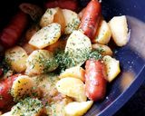 Une image de l'étape 4 de Pommes de terre en cocotte et saucisses fumées 😋.
