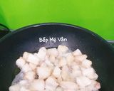 A picture of step 2 of Bún Riêu Cua with Crispy Pork Fat.