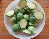 Foto del paso 1 de la receta: Colecitas de Bruselas a la parmesana