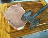 Une image de l'étape 1 de Médaillons de porc grillés à la moutarde et poivrons rouges.