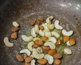 A picture of step 2 of Makhana Dry Fruits Chiwda.
