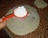 صورة لخطوة 2 من وصفة الفطاير المالحة الحشوة معلكة😚😋😋