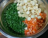 Foto langkah ke 1 dari resep Sup Ayam-Sosis.