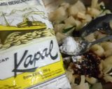 Foto langkah ke 4 dari resep Oseng Kikil Lombok Ijo.