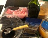 Foto del paso 1 de la receta: Chuletas con miel y algo más.
