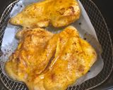 Hình bước làm 2 của món Ức gà ướp bột ớt paprika và bột tỏi-Air fryer