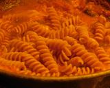 A picture of step 5 of Pasta sizzler sizzling with hot chilli powder, veggies, cheese.