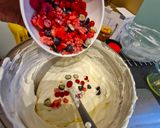 Une image de l'étape 3 de Nougat glacé aux fruits rouges.