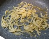Foto del passaggio 2 della ricetta Pollo alle mandorle con salsa di soia e funghi
