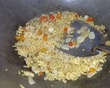 Foto langkah ke 4 dari resep Indomie goreng hack / mie goreng hack.