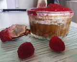 Une image de l'étape 9 de Moelleux pralin et sa compotée de pommes framboises.