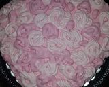 A picture of step 8 of Heart shaped rose ice cream cake.