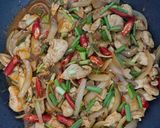 รูปขั้นตอนการทำที่ 2 ของ ไก่ผัดพริกเผา สูตรคลีน