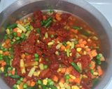 Foto del paso 2 de la receta: Medallónes de cerdo con verduras congeladas y macarrones