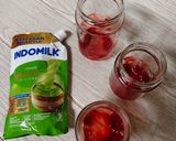 Foto langkah ke 4 dari resep Puding Strawberry Matcha Latte.