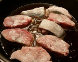Foto del paso 3 de la receta: Bonito del sur en salsa de cebolla roja