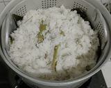 Foto langkah ke 4 dari resep Ketan Serundeng Kelapa.