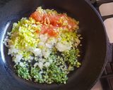 Foto del paso 2 de la receta: Arroz "Ariel" 😉al woock, con camarones. #conminombre