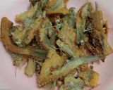 Foto langkah ke 1 dari resep Tumis Daun Singkong Ikan Asin Jambal Roti.